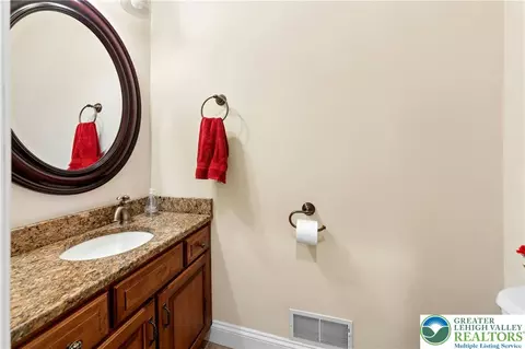 951 W Macada Rd, Bethlehem, PA 18017 photo 27