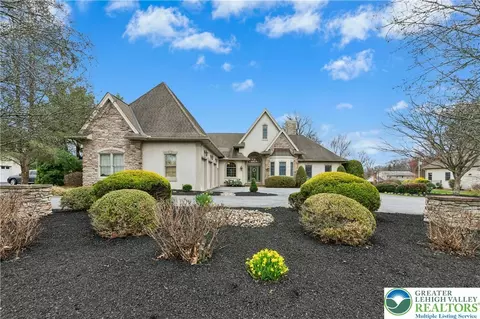 951 W Macada Rd, Bethlehem, PA 18017