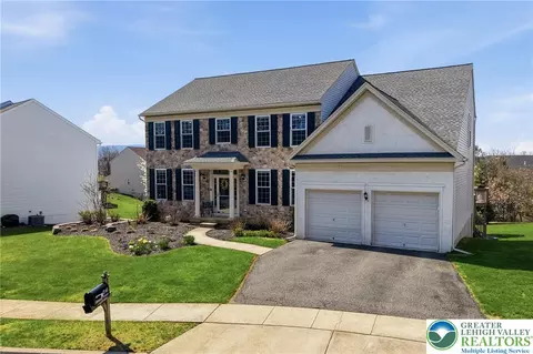 2140 Grandy Ct, Macungie, PA 18062