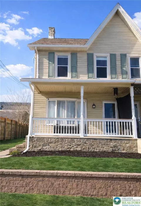 110 Chestnut St, Slatington, PA 18080