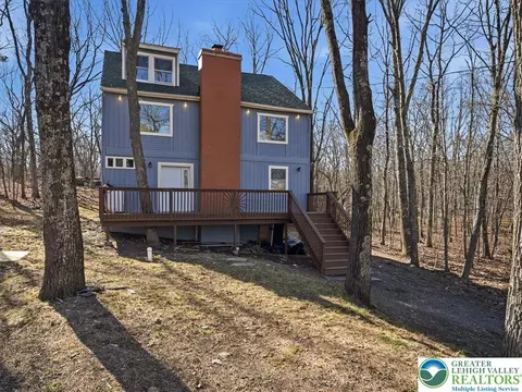 211 Geese Ct, Lehman Twp, PA 18324