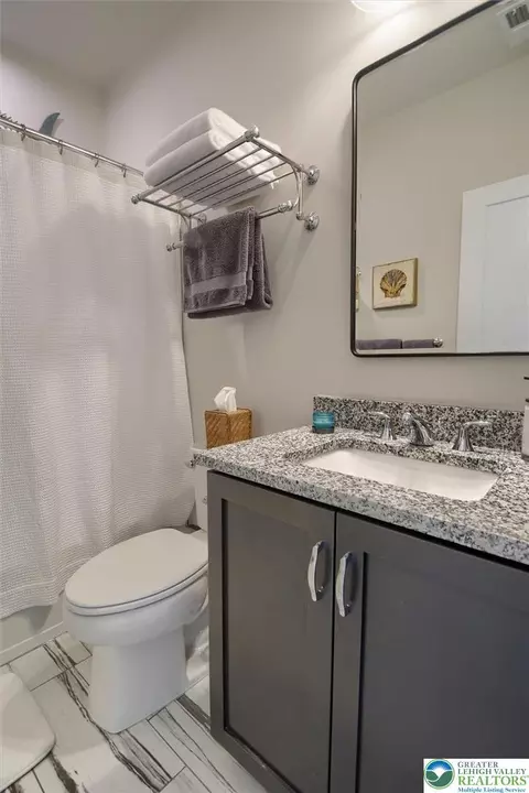 Bath - 6963 Maple Dr, Bath, PA 18014 photo 4 of 7