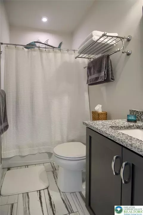 Bath - 6963 Maple Dr, Bath, PA 18014 photo 5 of 7