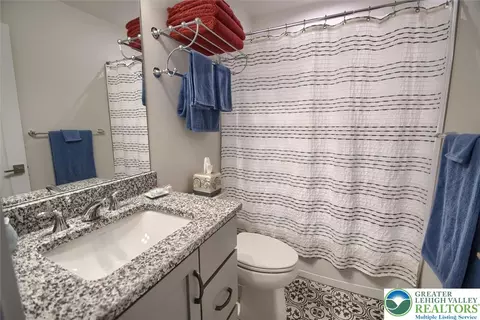 Bath - 6963 Maple Dr, Bath, PA 18014 photo 6 of 7
