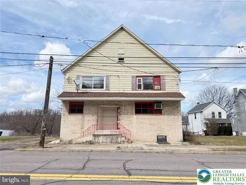 863 Main St, Hanover Twp, PA 18706