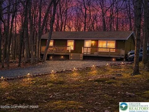 132 Circle Dr, Albrightsville, PA 18210