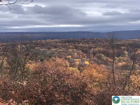 1216 Dorset Dr, Lehman Twp, PA 18324