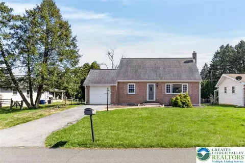 1455 Wynnewood Dr, Bethlehem, PA 18017