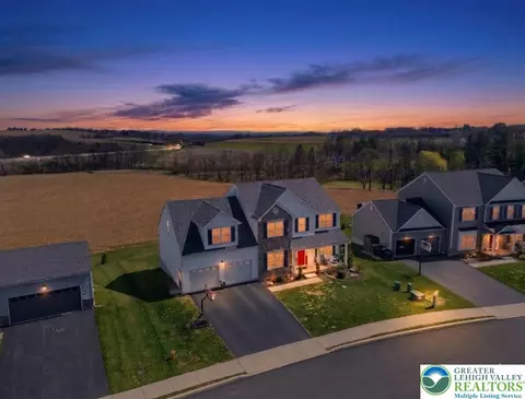 5053 Lilac Dr, Schnecksville, PA 18078