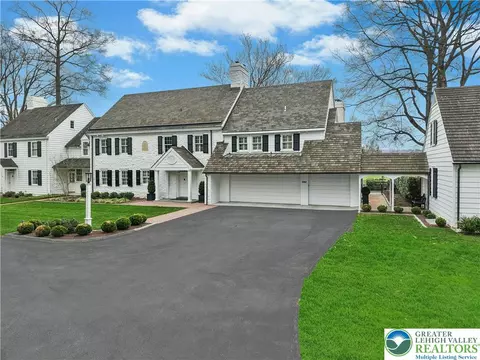 1584 Weyhill Cir, Bethlehem, PA 18015