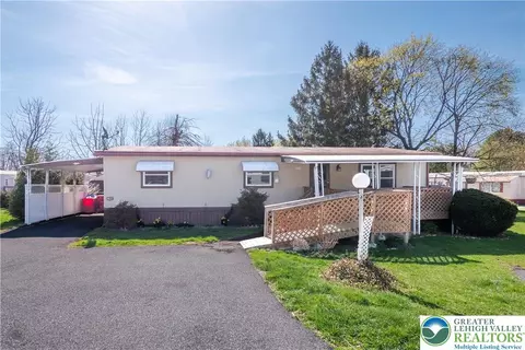 8774 Breinig Run Cir, Breinigsville, PA 18031