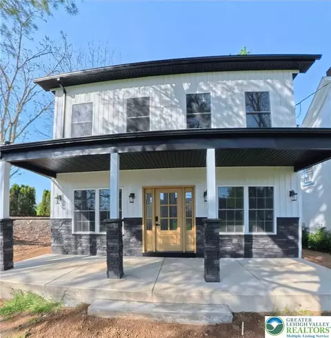 41 S 2nd St, Emmaus, PA 18049