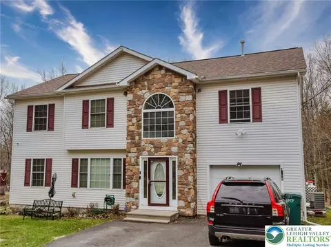 6017 Boardwalk Dr, Coolbaugh Twp, PA 18466
