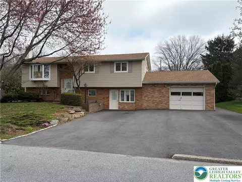 3320 Chaucer Ln, Bethlehem, PA 18017