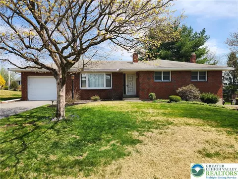 90 Porter St, Nazareth, PA 18064