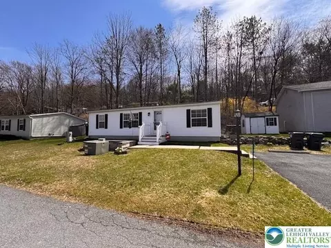 1215 Blue Mountain Cir, Saylorsburg, PA 18353