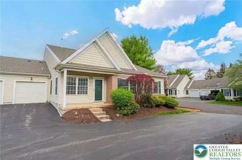 4706 Horseshoe Trl, Macungie, PA 18062