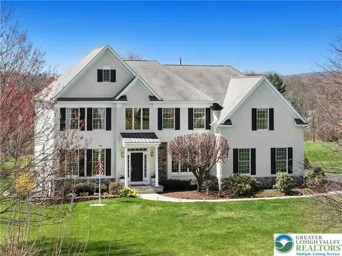 114 Countryside Dr, Kintnersville, PA 18930