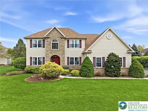 2317 Bordeaux Dr, Macungie, PA 18062