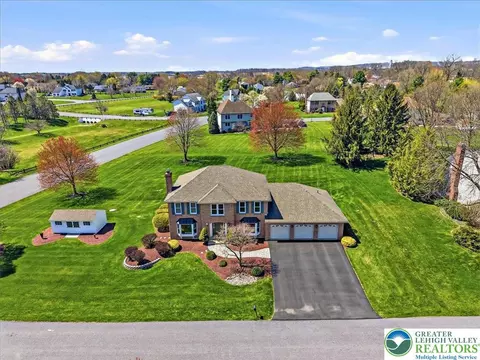 491 Magnolia Ln, Nazareth, PA 18064