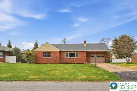 4061 Hampshire Ct, Allentown, PA 18104