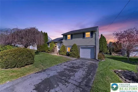 813 Karoly St, Freemansburg, PA 18017