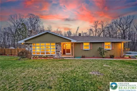 90 Timberlane Dr, Bangor, PA 18013