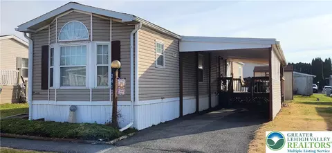 241 Boxwood Ct, Bath, PA 18014