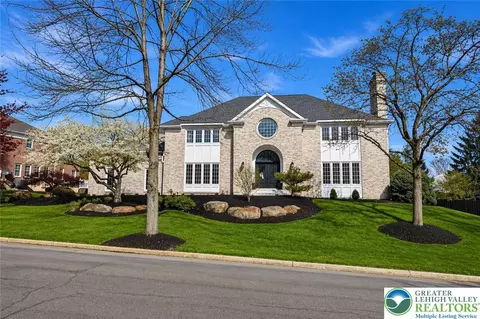 4359 Farmington Cir, Allentown, PA 18104