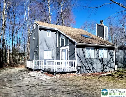 8382 Garden Dr, Coolbaugh Twp, PA 18466