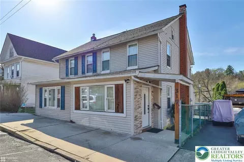 319 Chestnut St, Slatington, PA 18080