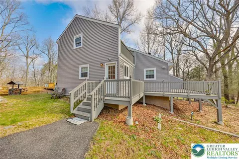 321 Clubhouse Dr, East Stroudsburg, PA 18302