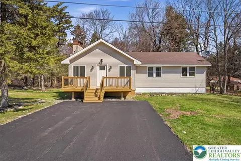 2114 Wild Cherry Ln, Coolbaugh Twp, PA 18466