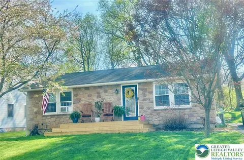 67 Lenape Trl, Mount Bethel, PA 18343