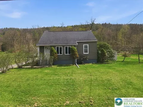 817 Oak Grove Dr, Lehighton, PA 18235
