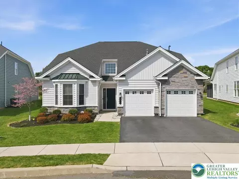 3912 Independence Dr, Easton, PA 18045