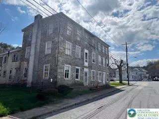 102 Penn St, Lenhartsville, PA 19534