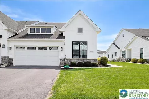 6922 Cedar Dr, Butztown, PA 18017