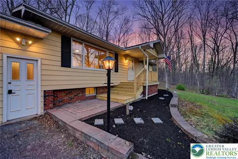140 Hutson Hl, East Stroudsburg, PA 18302