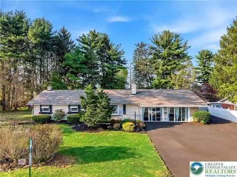 1319 Overlook Rd, Fullerton, PA 18052