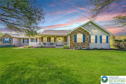 1542 Kunkletown Rd, Saylorsburg, PA 18353