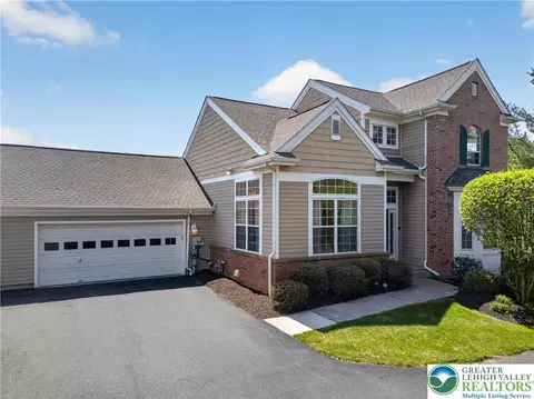 2304 Hollow View Dr, Easton, PA 18040