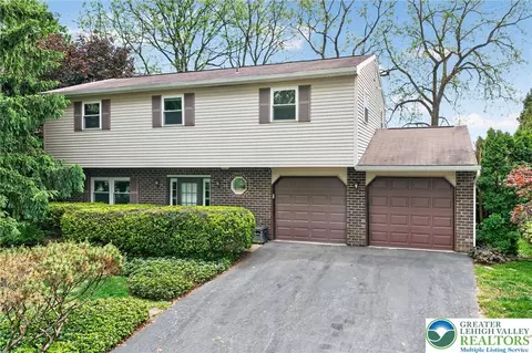 1189 Bluestone Dr, Bethlehem, PA 18017