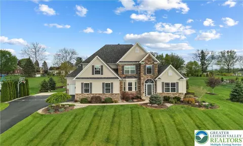 113 Ashview Ct, Nazareth, PA 18064