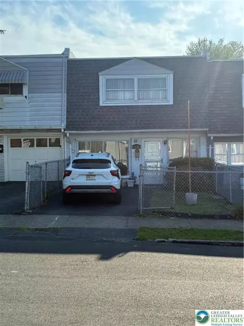 879 N Halstead St, Allentown, PA 18109