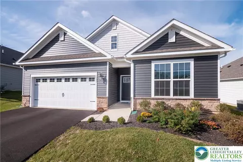 7945 Golden Ln, Breinigsville, PA 18031
