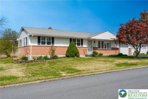 2141 Aster Rd, Macungie, PA 18062
