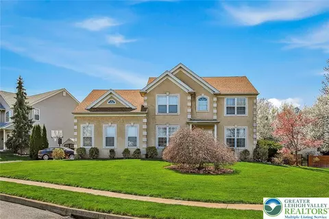 2560 Country Top Trl, Bethlehem, PA 18020