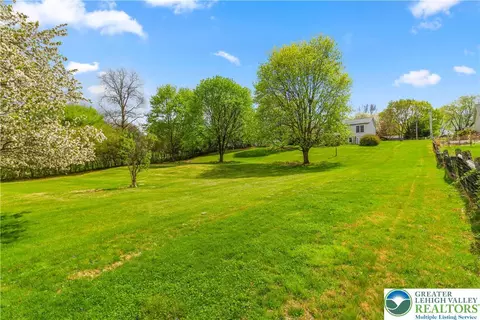 540 Bauer Rd, Bath, PA 18014 photo 4