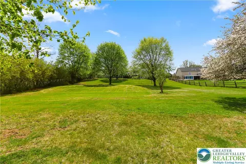 540 Bauer Rd, Bath, PA 18014 photo 3